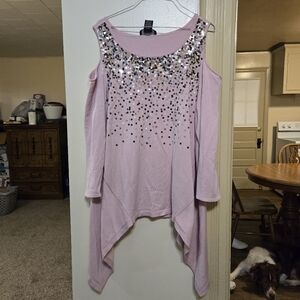 Pink cold shoulder sweater w. sparkly silver sequins size 1X in great condition